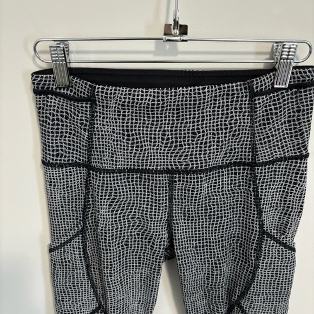Lululemon Outrun Tight Fall Net White Black Side Pocket Workout Ankle Crop - Picture 5 of 16